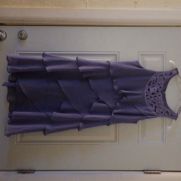 Dress - Picture 1 of 3